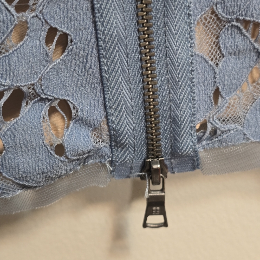 BcbgMaxazria Elegant Blue Lace Pencil  Skirt With Elastic Waistband Size Xs - Picture 7 of 11